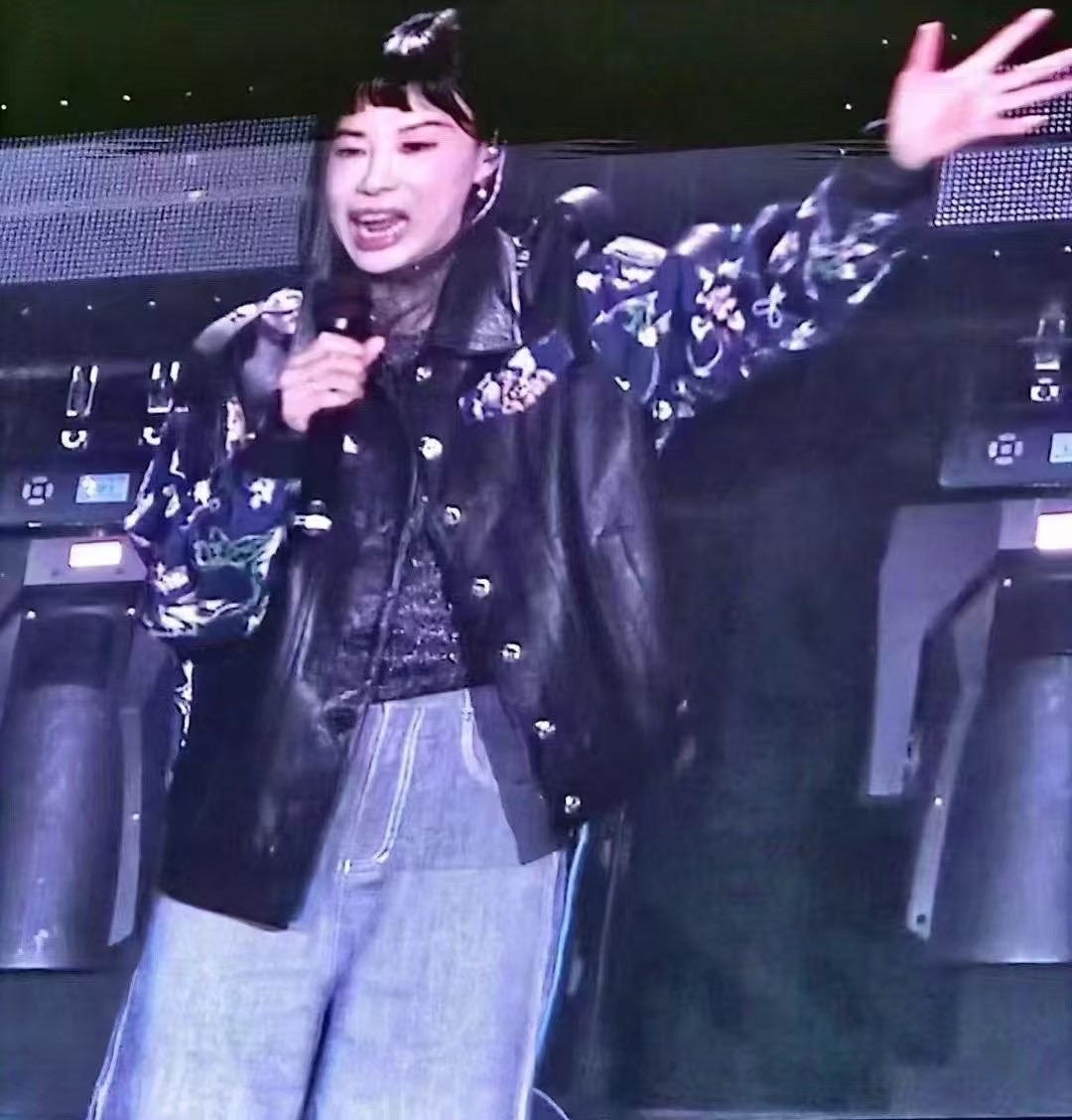 1743028548126335.jpg d3a2d614b36f8bbe61e35c47a5734fa.jpg